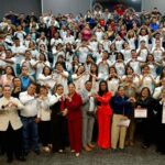 Asiste Laura Artemisa a premiación de Bachiller Distinguido COBAEP