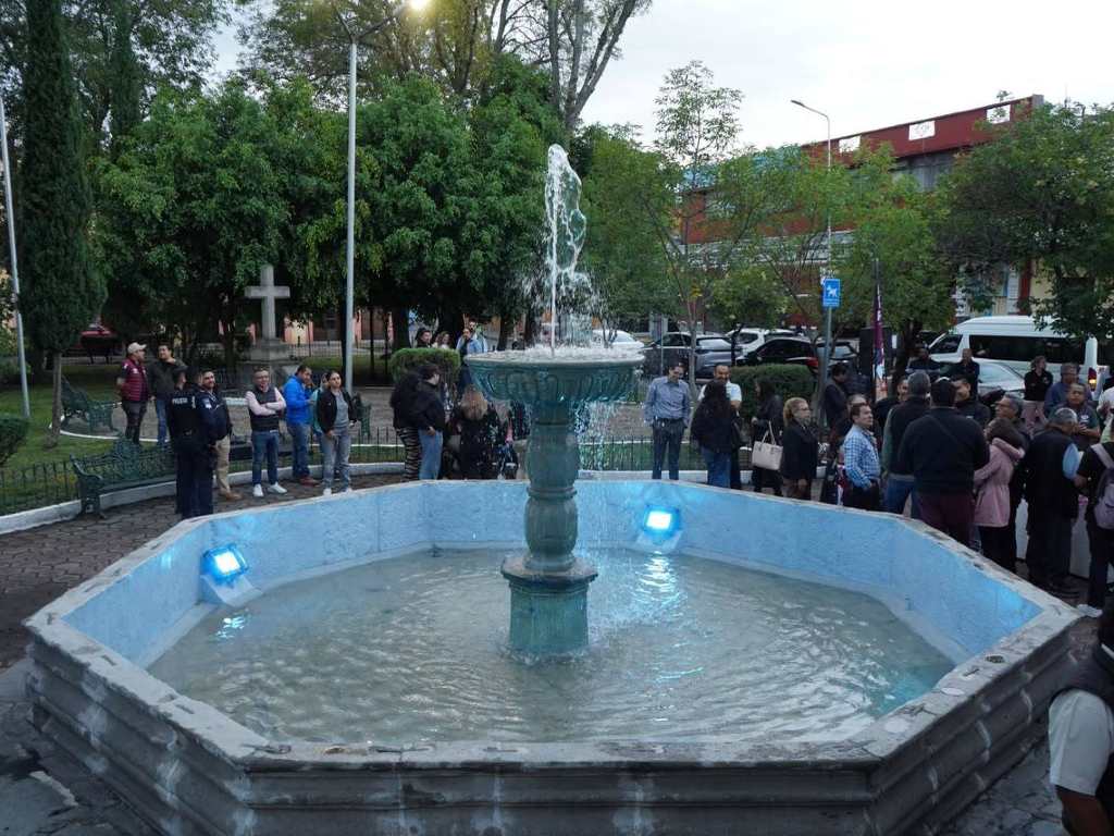 Entregan mantenimiento de la fuente del Parque de Santiago