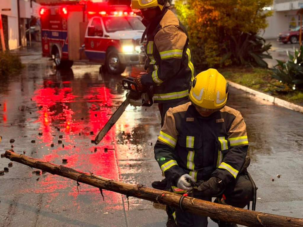 Mantiene Gobierno de la Ciudad vigilancia en zonas de riesgo por lluvias