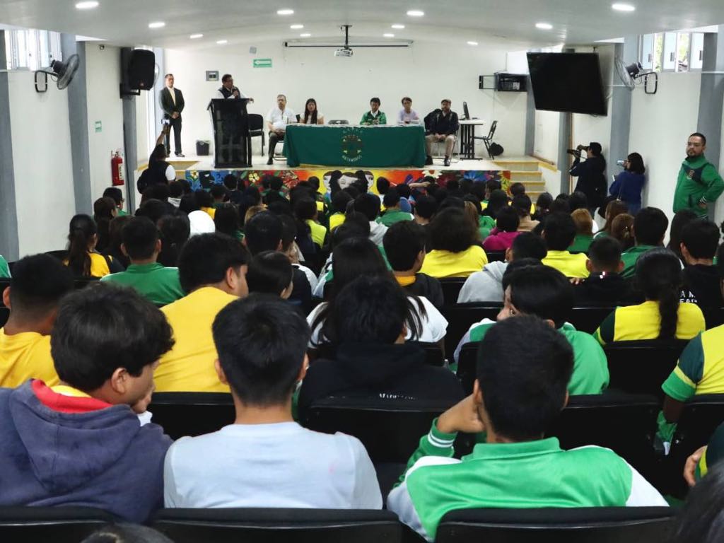 Impulsa Pável Gaspar Ramírez acercamiento legislativo con estudiantes de Izúcar