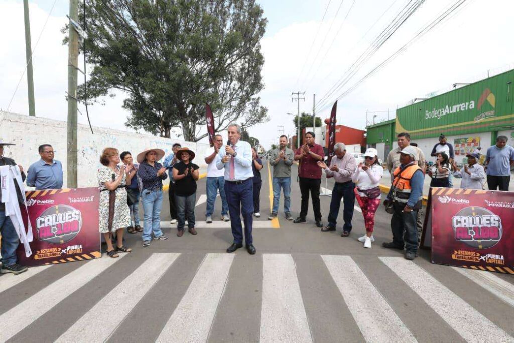 Entrega Gobierno de la ciudad rehabilitación vial en la colonia Vicente Guerrero