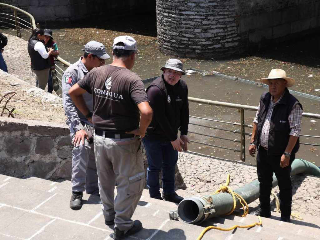Supervisa Pepe Chedraui labores de drenado en el Puente de Ovando