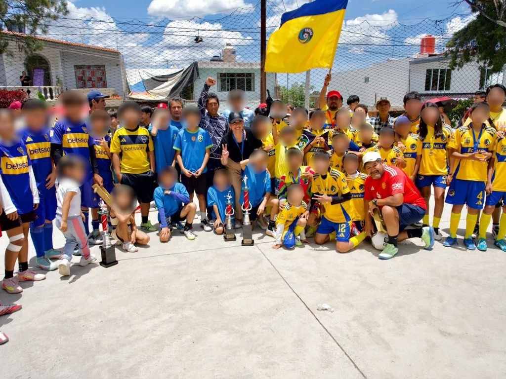 Entregan trofeos en Lomas de San Miguel con obra comunitaria en Puebla