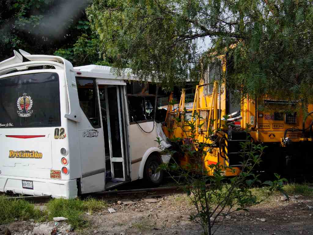 No estaba regulada la unidad de la ruta 50 que choco con tren en la Rivera Anaya
