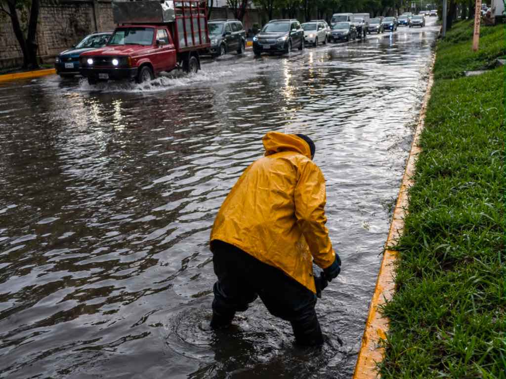 Desazolva Agua de Puebla 1,300 kilómetros de la red de drenaje pluvial y residual en lo que va del año