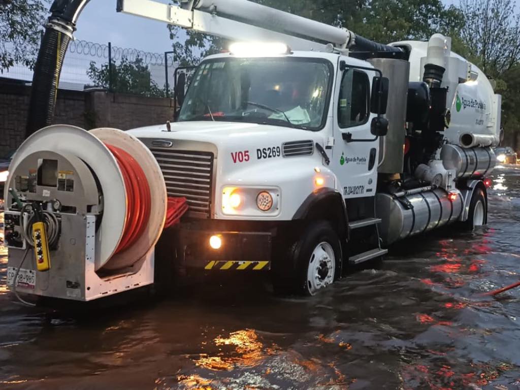 Desazolva Agua de Puebla 1,300 kilómetros de la red de drenaje pluvial y residual en lo que va del año
