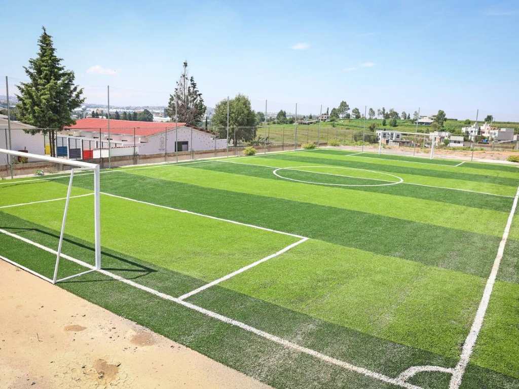 Va al 90% la cancha deportiva del Bachillerato 5 de Mayo de Cuautlancingo