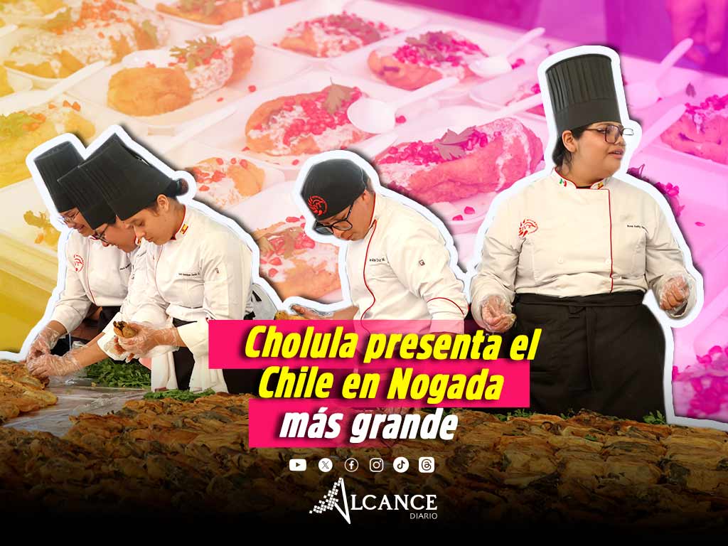 Cocinan el Chile en Nogada más grande en Cholula