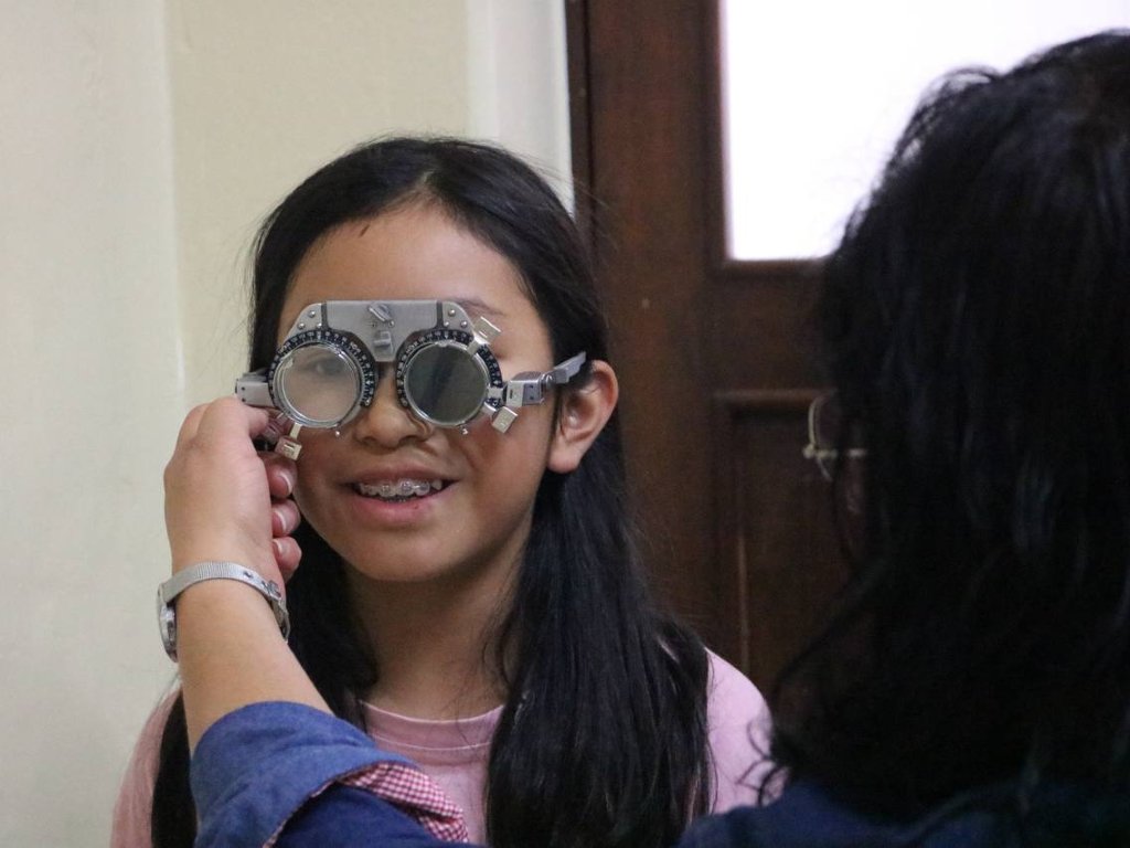 Entregan 112 lentes gratuitos a niñas y niños en Puebla durante Jornada Visual de Bienestar