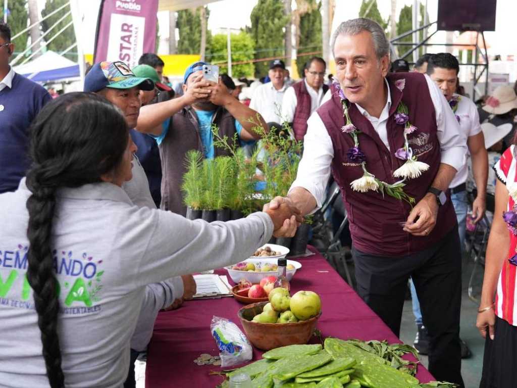 Llevan servicios y apoyos con Jornada Integral Imparable a familias de Canoa