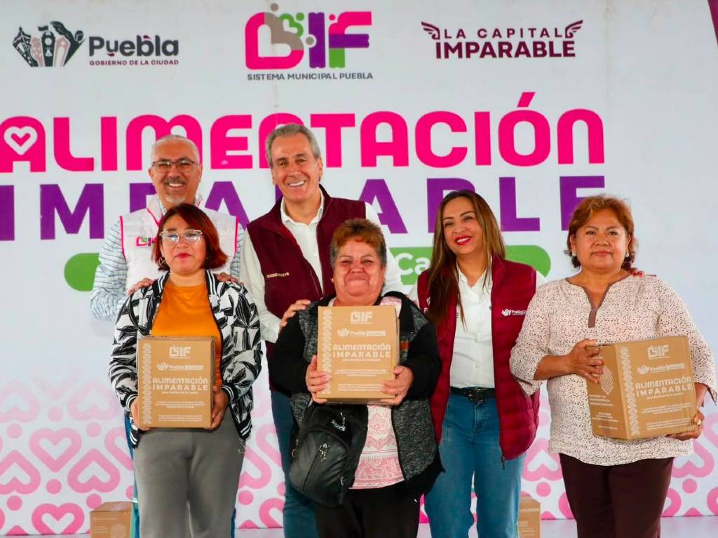 Entrega Gobierno de la Ciudad despensas en Lomas de San Miguel