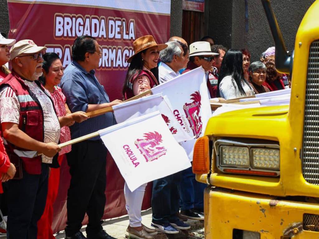Inicia rehabilitación de calle 3 Norte en Mixquitla y recuperación de Deportivo Olmeca en Momoxpan