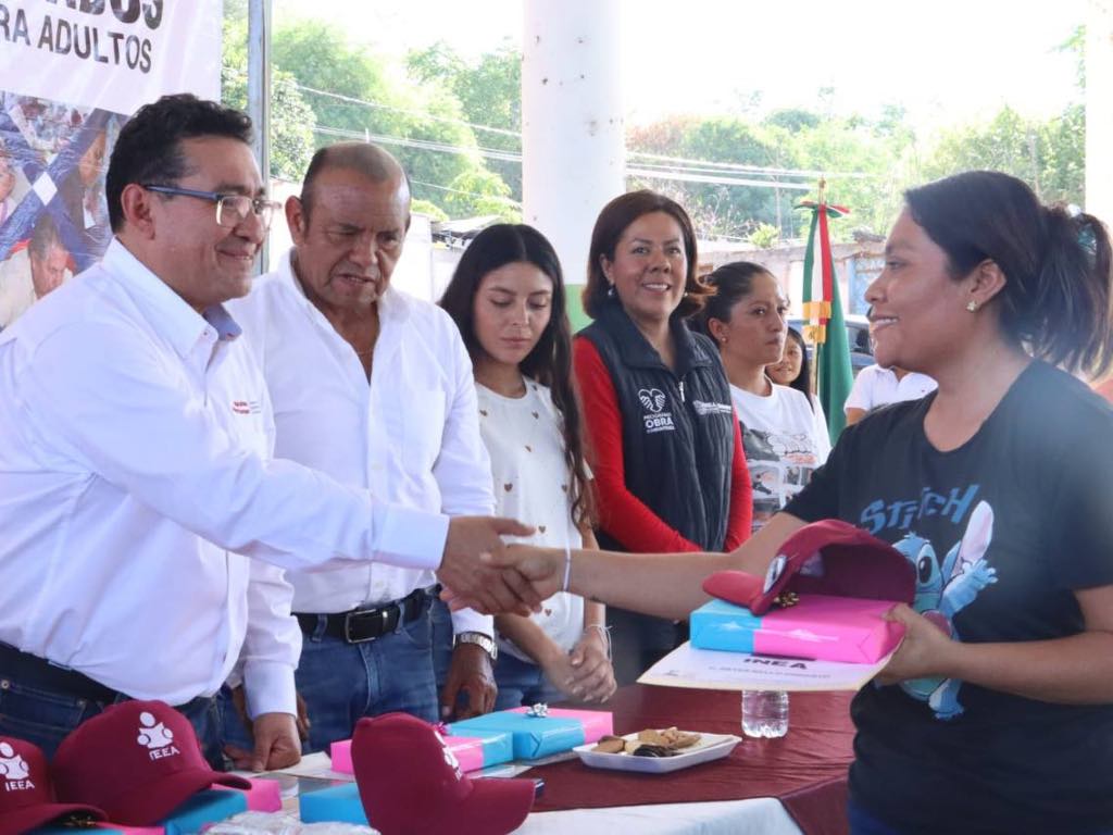 Acompaña Pável Gaspar a las y los graduados de educación básica del IEEA en Ixcamilpa