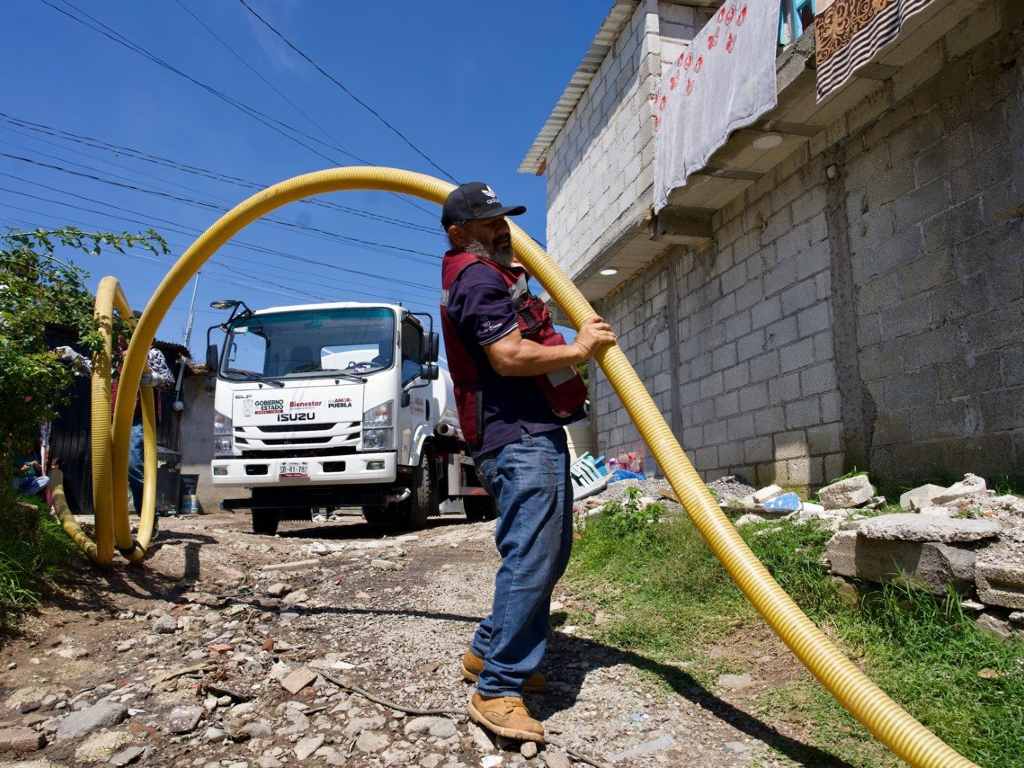 Agua de Puebla otorgó punto de carga gratuito para Pipas del Bienestar