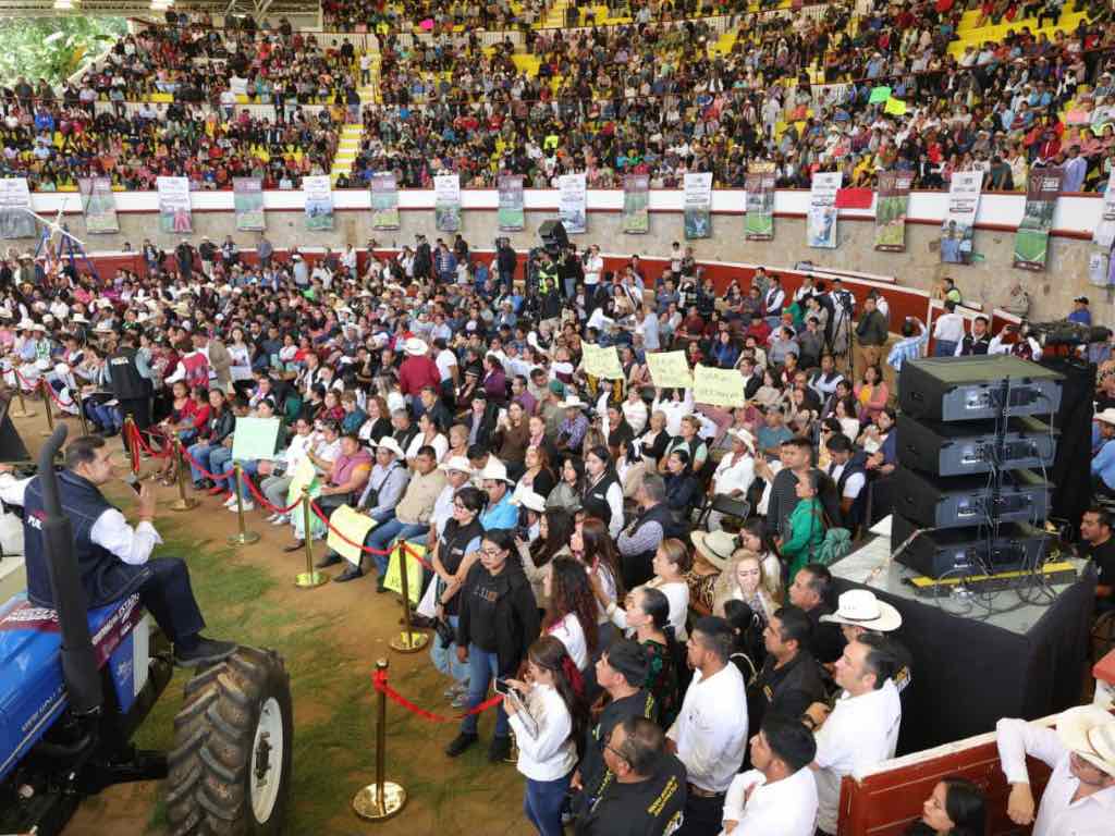 Fortalecerán conectividad entre Zacapoaxtla y Xochiapulco con trenes de pavimentación