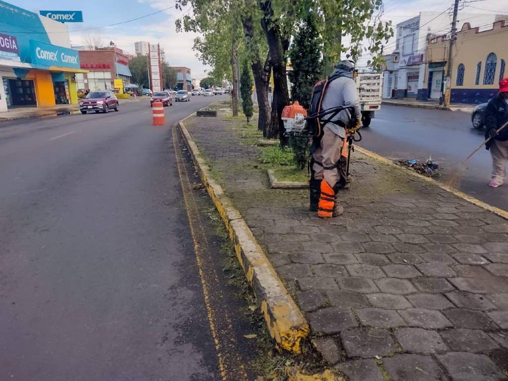 Intervienen más de 16 millones de metros cuadrados de camellones en Puebla Capital