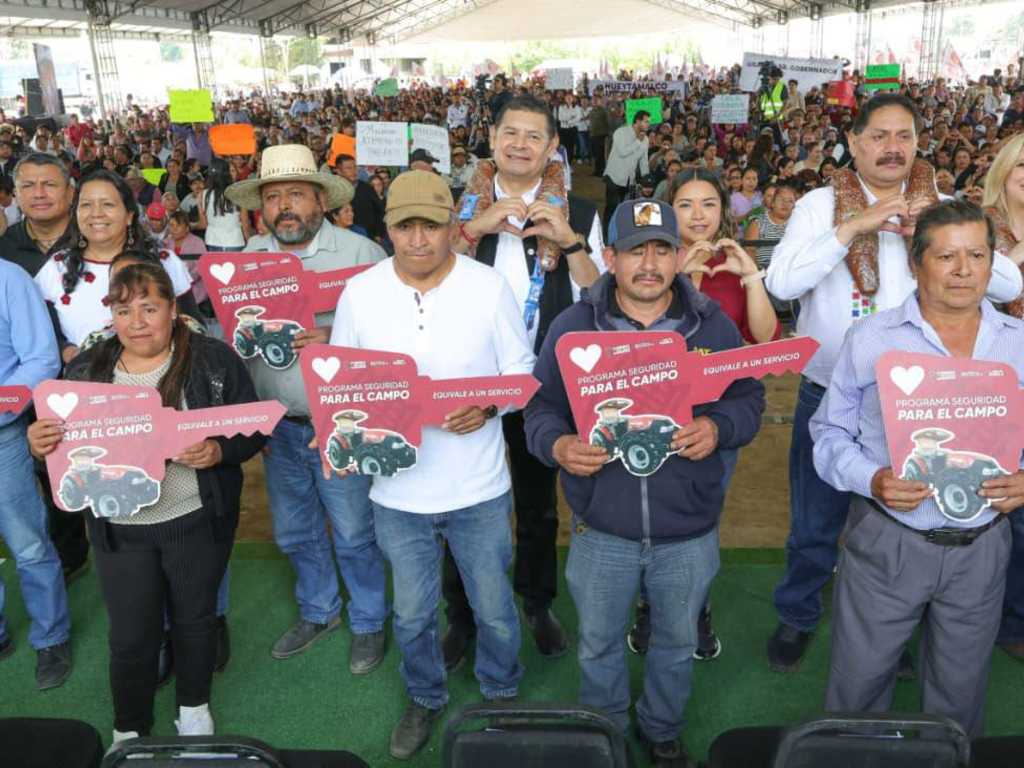 Armenta impulsa el campo poblano con más de 11 millones de pesos y anuncia obras carreteras en Atempan