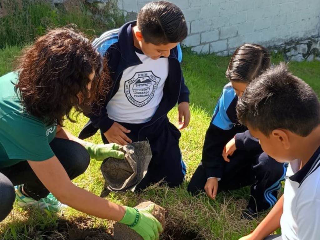 Impulsa Norma Pimentel acciones en favor del medio ambiente y la salud visual de las familias