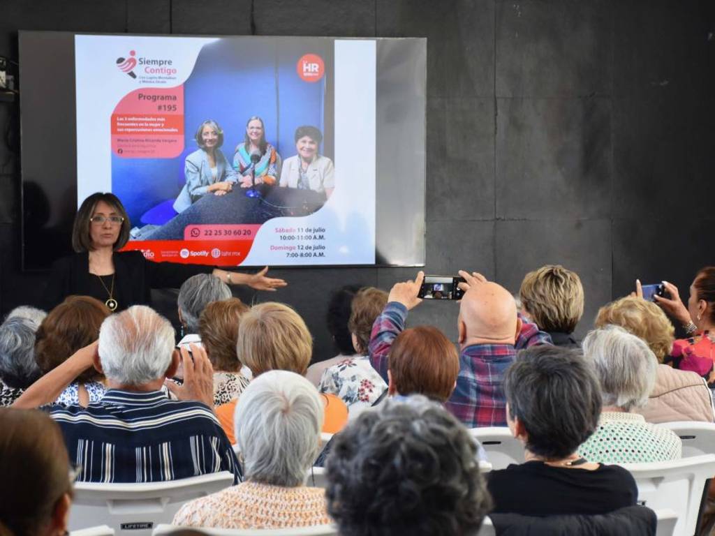 Realizan plática de concientización en grupos gerontológicos de Ocoyucan