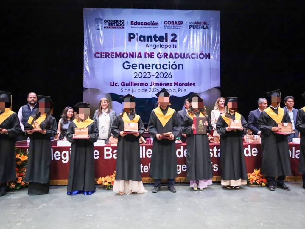 Asiste Gobierno de Puebla a graduación de 395 estudiantes del COBAEP Plantel 2