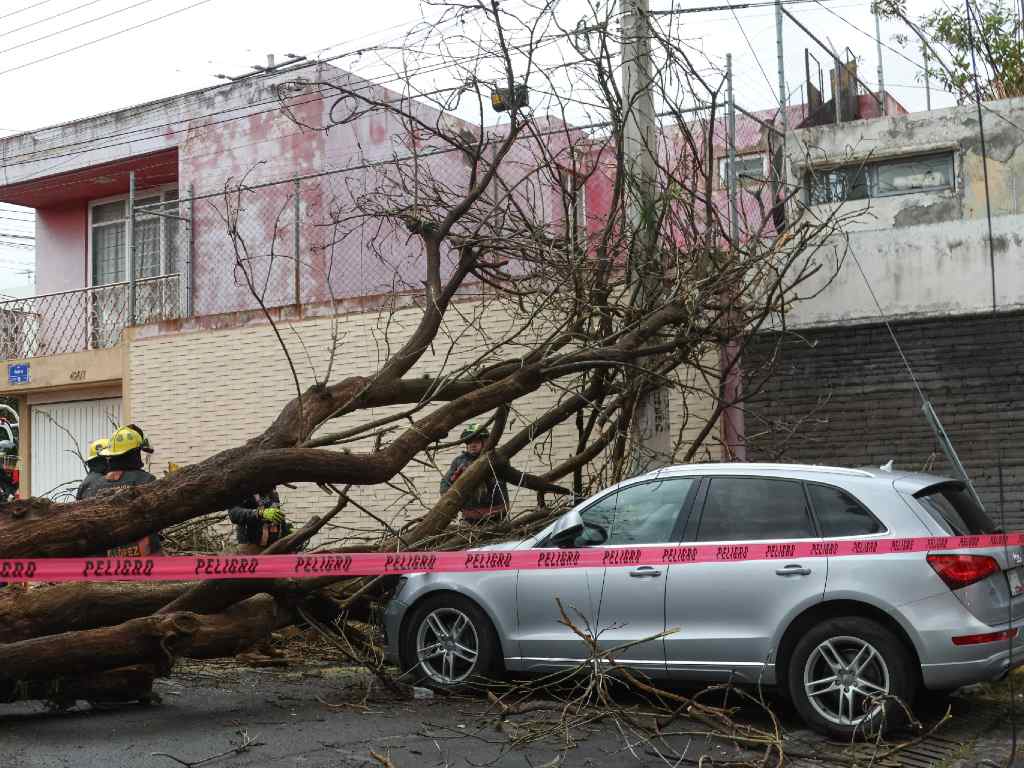 Inundaciones, caída de árboles y cortes de energía dejo la lluvia de hoy en Puebla