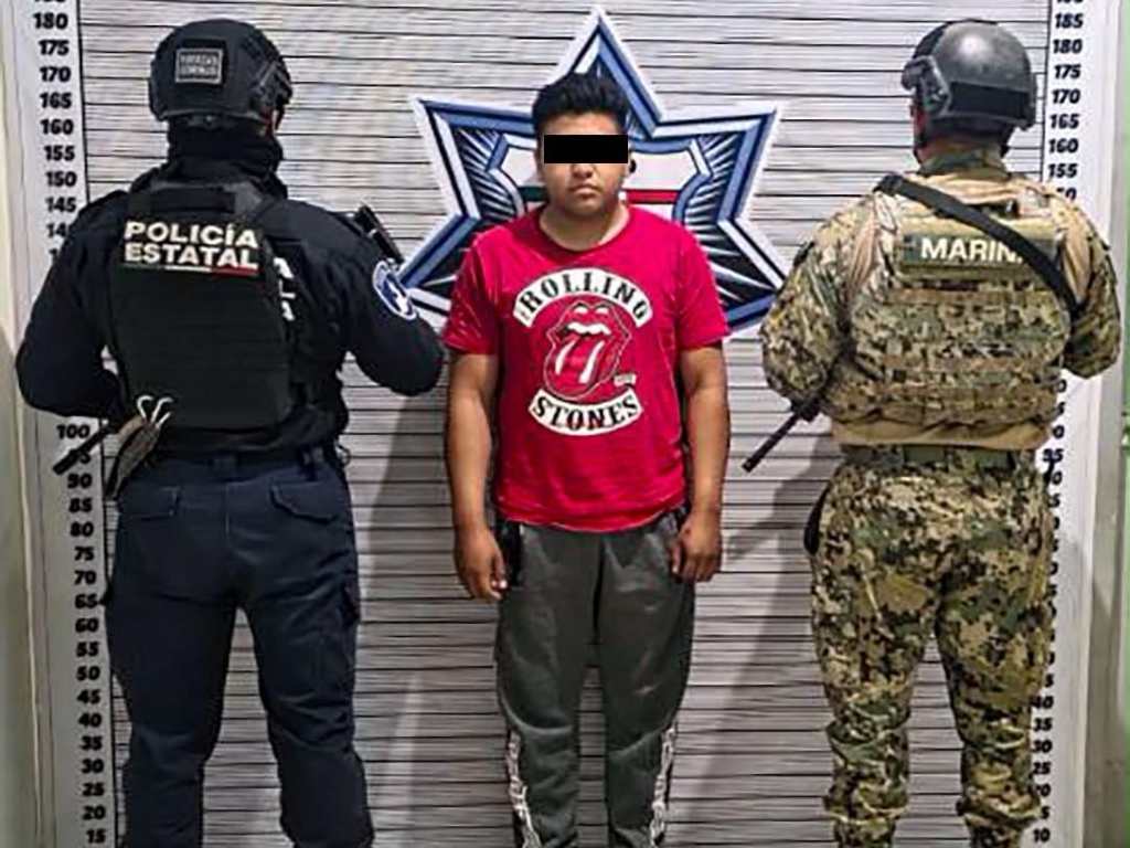 Cae presunto narcomenudista armado en Puebla; SSP y Marina aseguran más de 80 dosis de droga