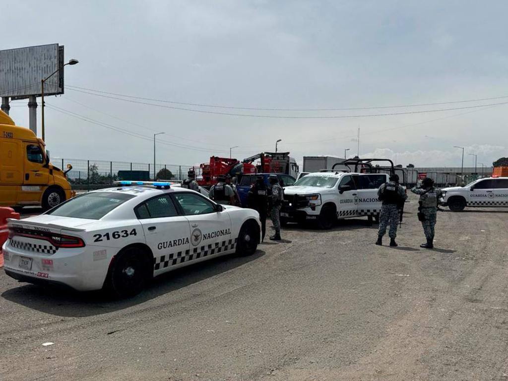 Aseguran vehículo con reporte de robo y detienen a dos hombres en el municipio de Esperanza