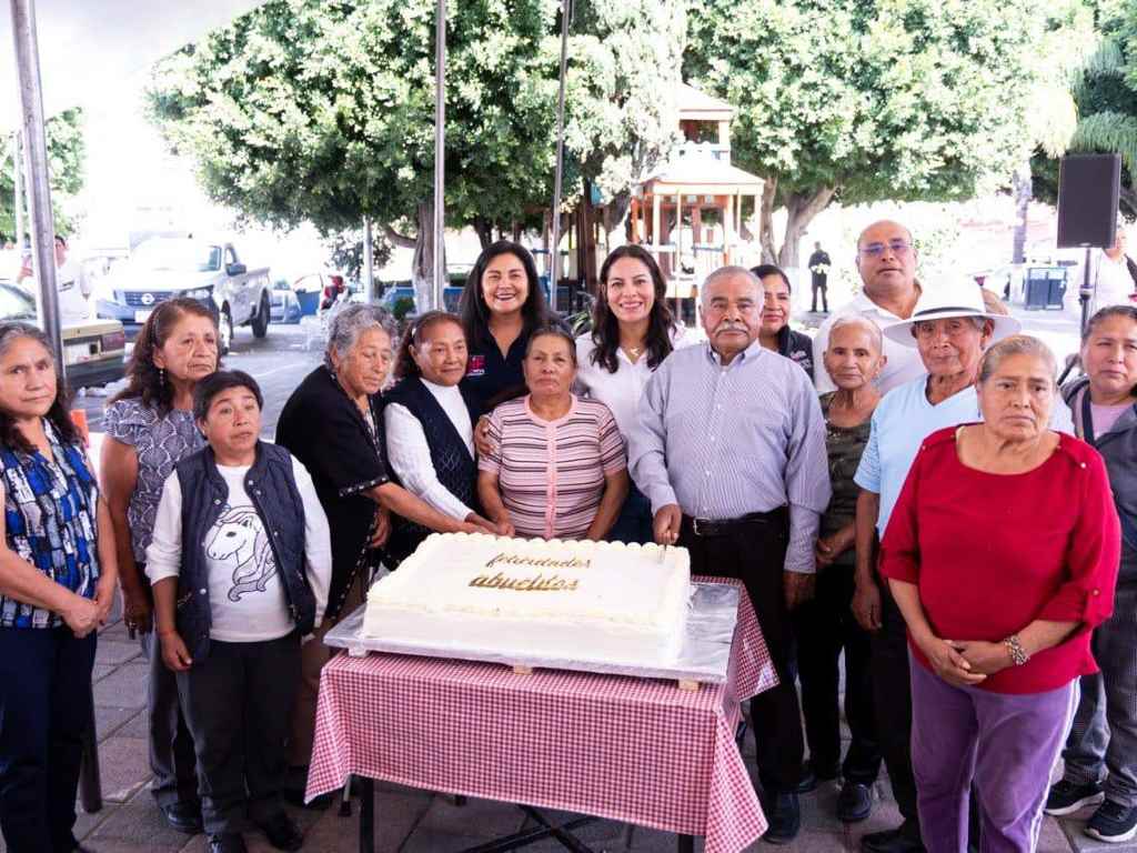 Celebra Lupita Cuautle a las personas adultas mayores de San Andrés Cholula