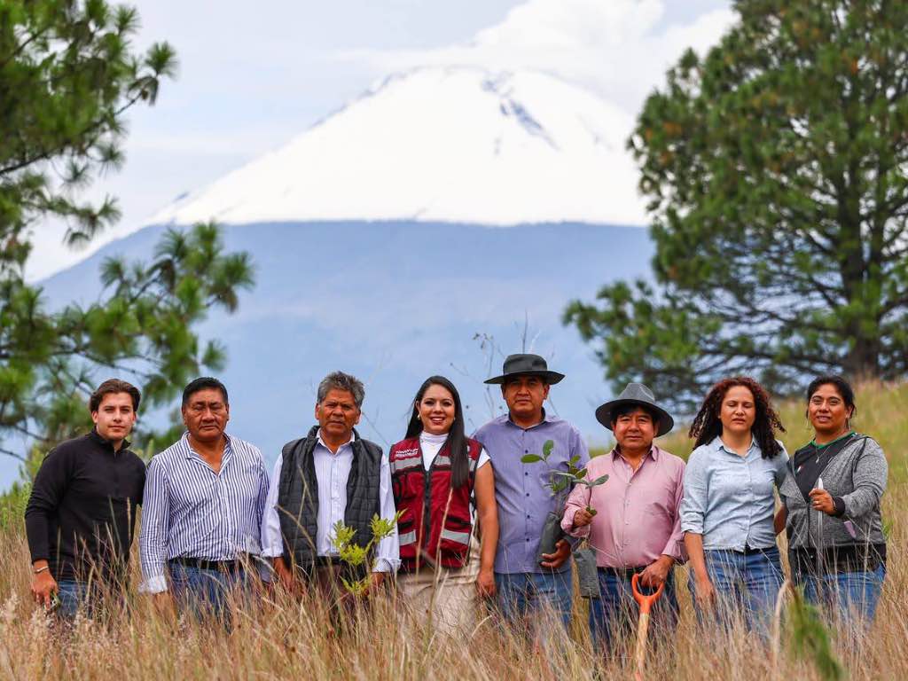 Encabeza Tonantzin Fernández reforestaciones constantes en el Cerro Zapotecas