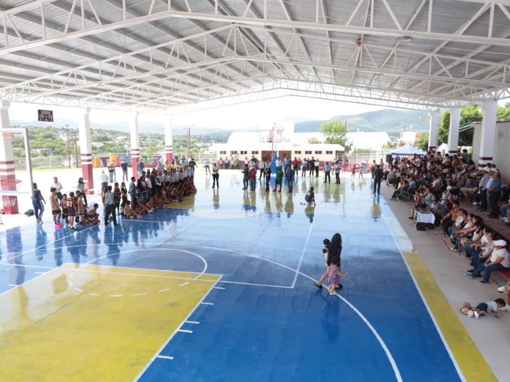 Atestigua Pável Gaspar inauguración del deportivo Titilintzin en Chiautla de Tapia