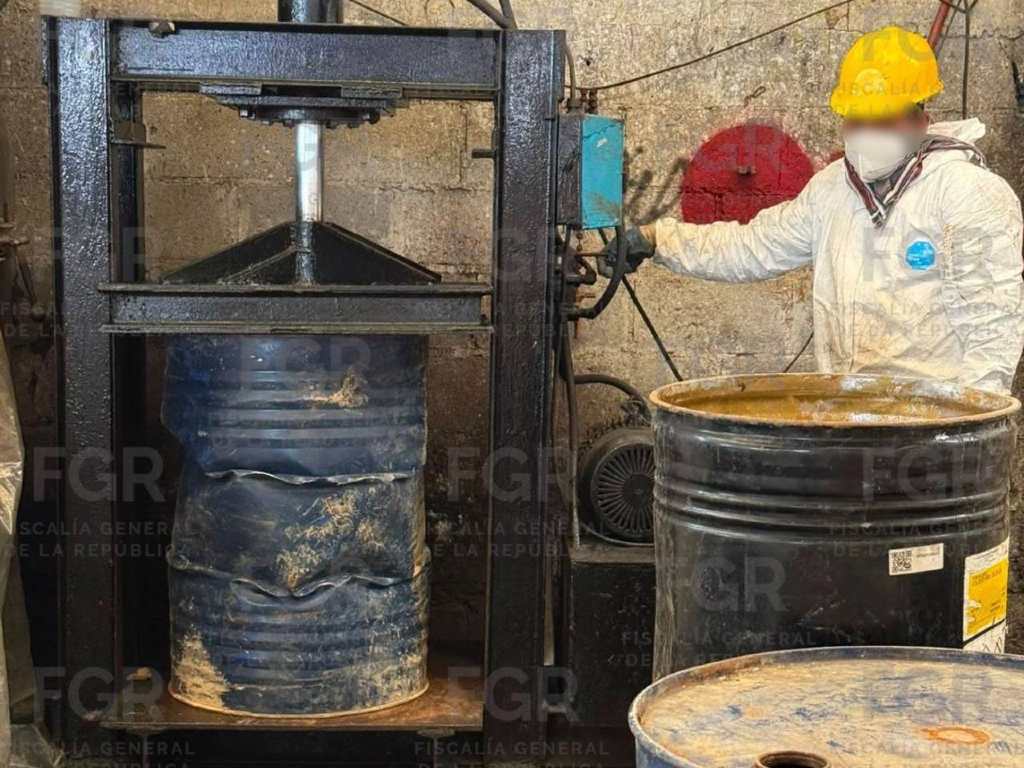 Destruye FGR en puebla más de nueve toneladas de precursores químicos y sustancias nocivas para la salud