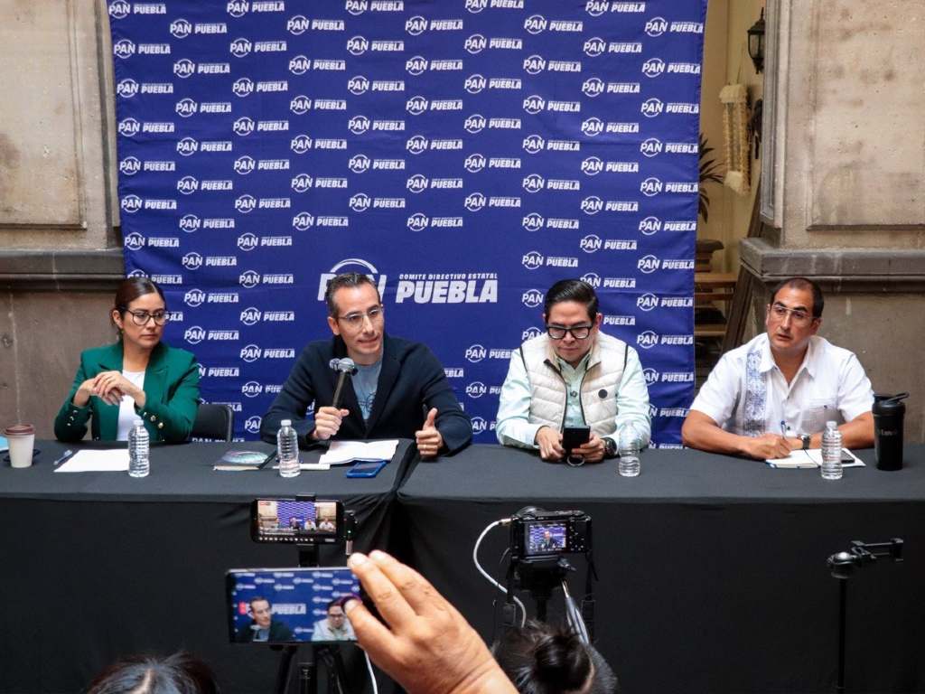 Mario Riestra exige revocación de Guadalupe Bárcenas de Acatlán ante crisis de gobernabilidad