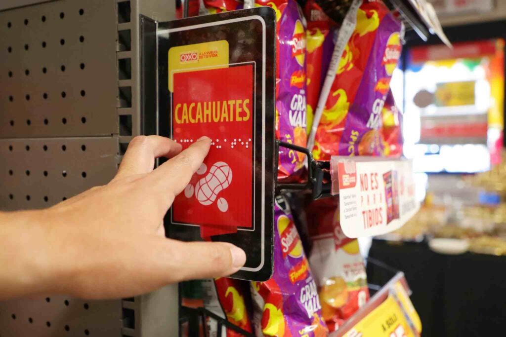 Una tienda para todos: OXXO inaugura en Puebla un modelo que apuesta por la inclusión