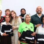 Puebla lista para las olimpiadas de oro 2026; Ceci Arellano entrega uniformes a delegación estatal