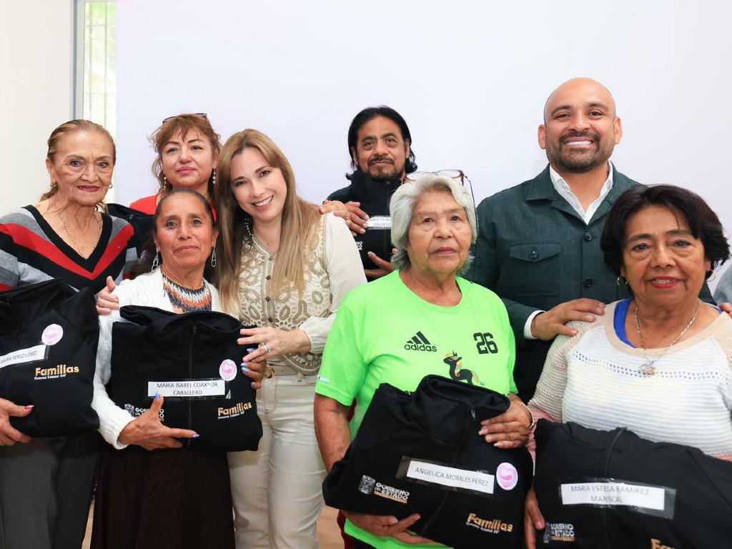 Puebla lista para las olimpiadas de oro 2026; Ceci Arellano entrega uniformes a delegación estatal