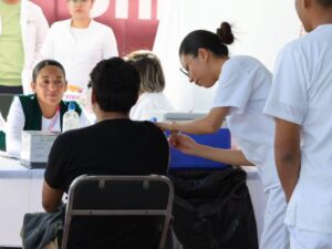 Gobierno Estatal lleva salud, apoyos y bienestar a familias de la Unidad Habitacional Agua Santa