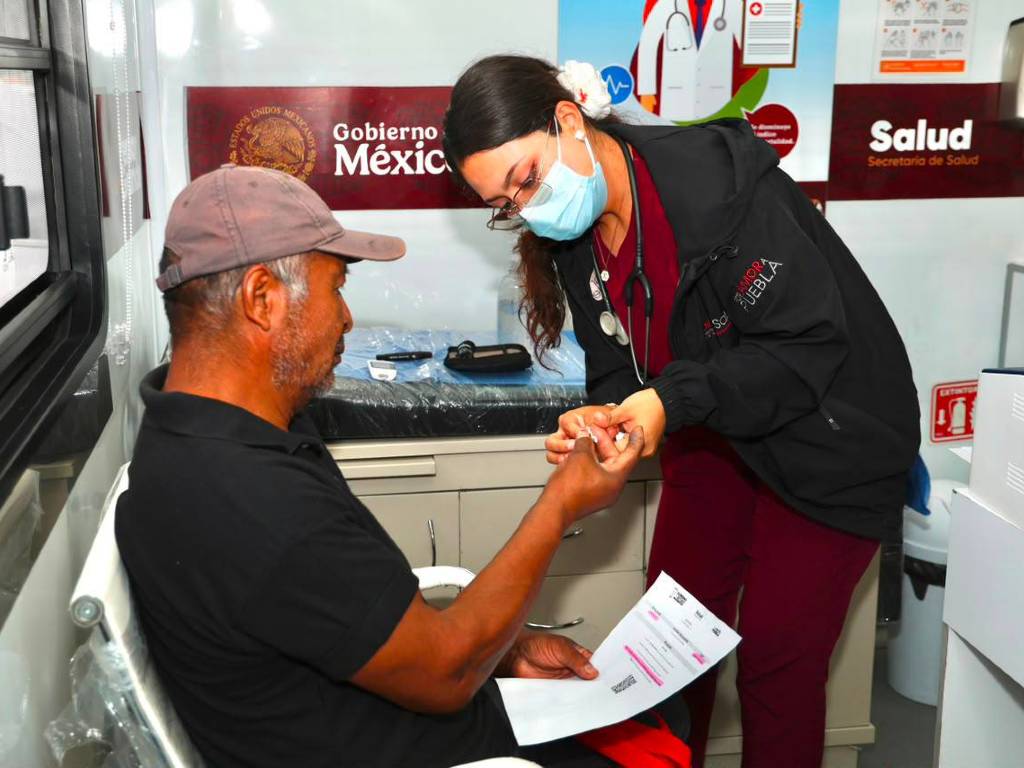 Llevan jornada “Por Amor a las Familias” a San Felipe Hueyotlipan