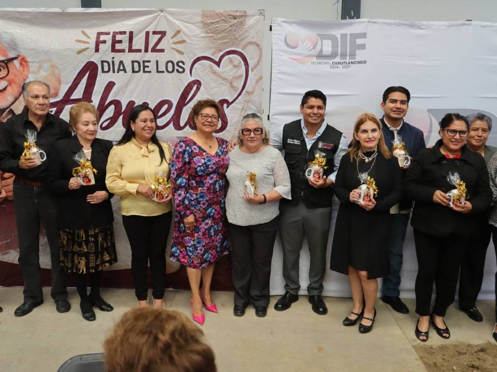 Omar Muñoz y Tere Alfaro reconocen a las y los abuelitos de Cuautlancingo