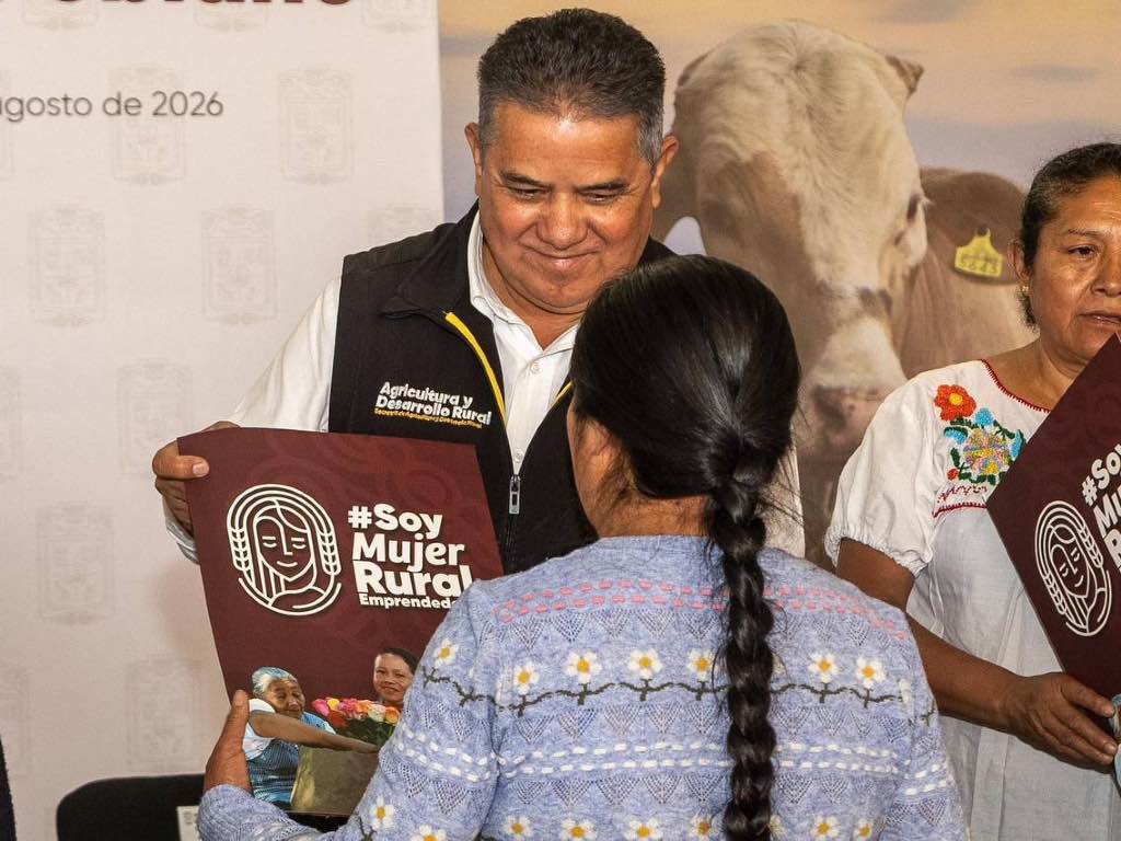Entregan más de 5 mdp en apoyos para el campo en San Gregorio Atzompa