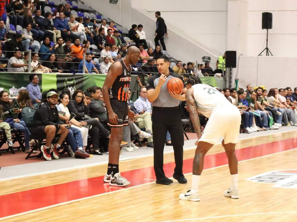 Gaby “La Bonita” Sánchez impulsa el deporte juvenil durante el duelo entre Lobos Puebla y Soles de Mexicali