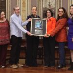 Reconocen en el Congreso del Estado a la escritora Kyra Galván