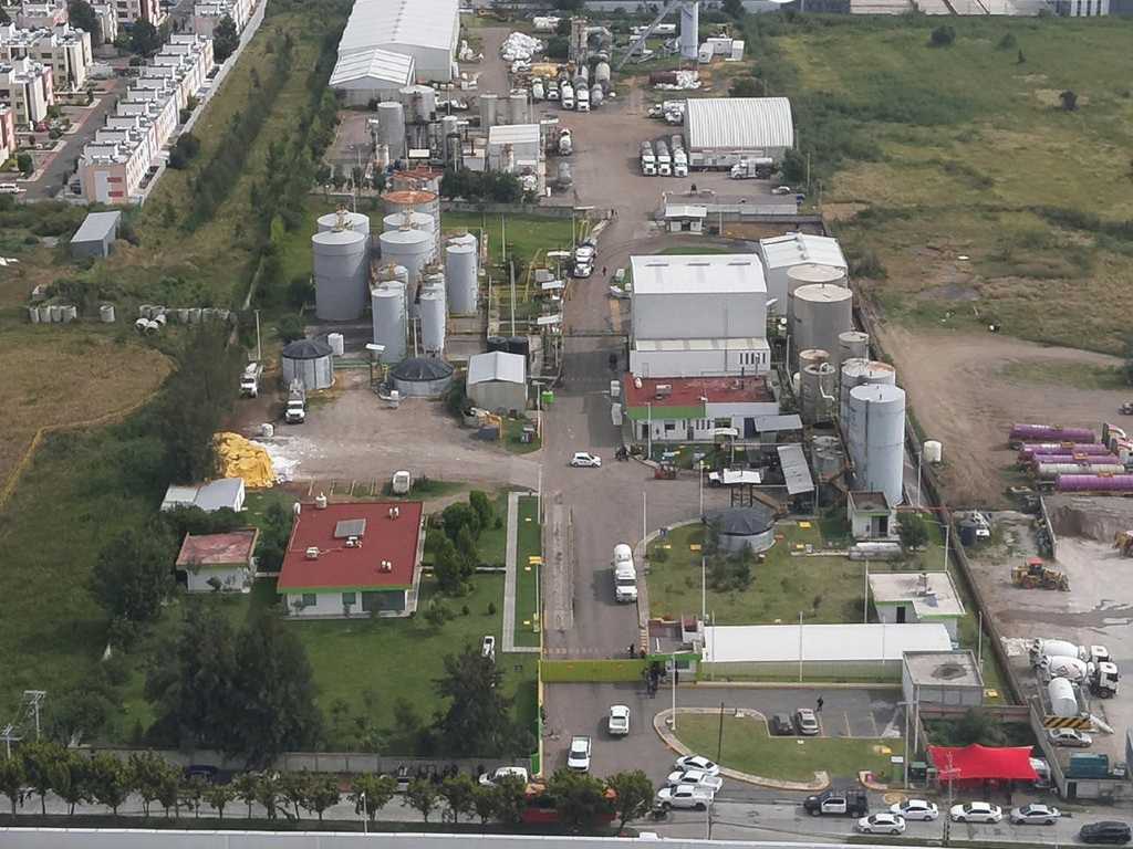 Marina y FGR catean un inmueble y aseguran aproximadamente 800 mil litros de hidrocarburo en puebla