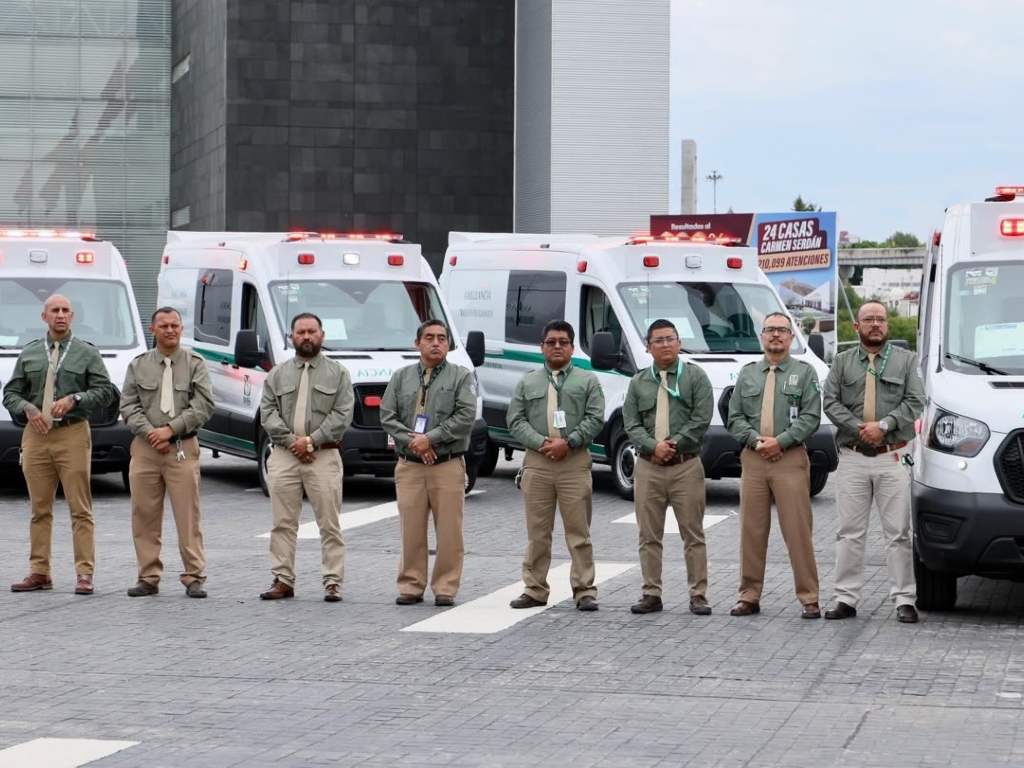 Entregan ocho nuevas ambulancias al IMSS en Puebla para mejorar traslados de pacientes