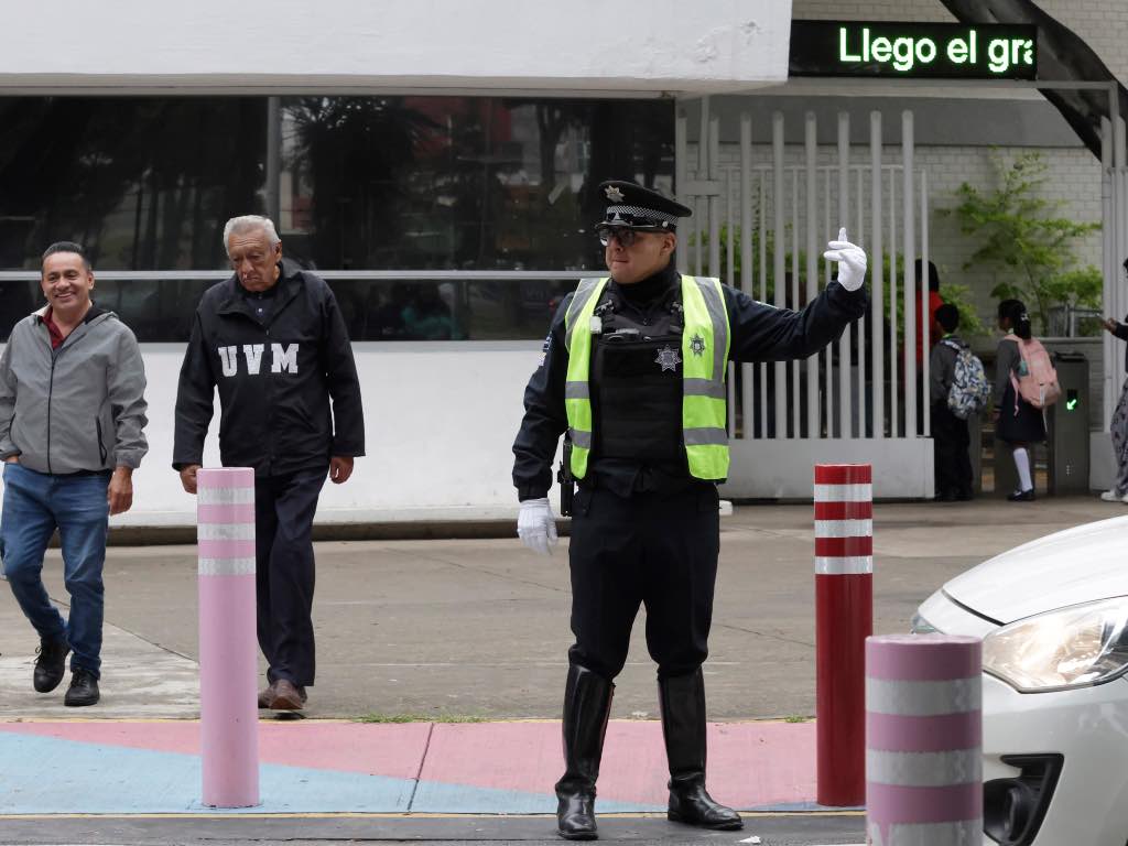 Refuerzan seguridad en escuelas de Puebla capital con operativo simultáneo de tránsito y prevención del delito