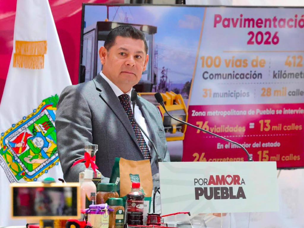 Con 13 trenes de pavimentación y 14 módulos de maquinaria se pavimenta Puebla