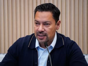 Andrés Villegas defiende a Armenta y destaca coordinación contra el crimen