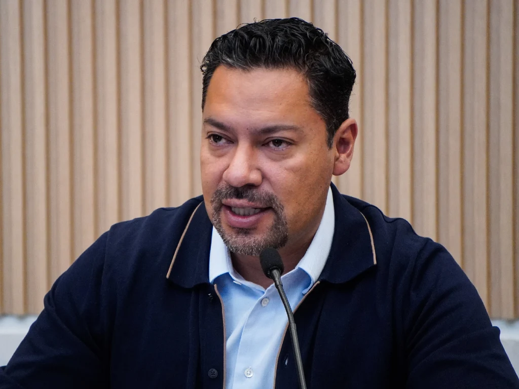 Andrés Villegas defiende a Armenta y destaca coordinación contra el crimen
