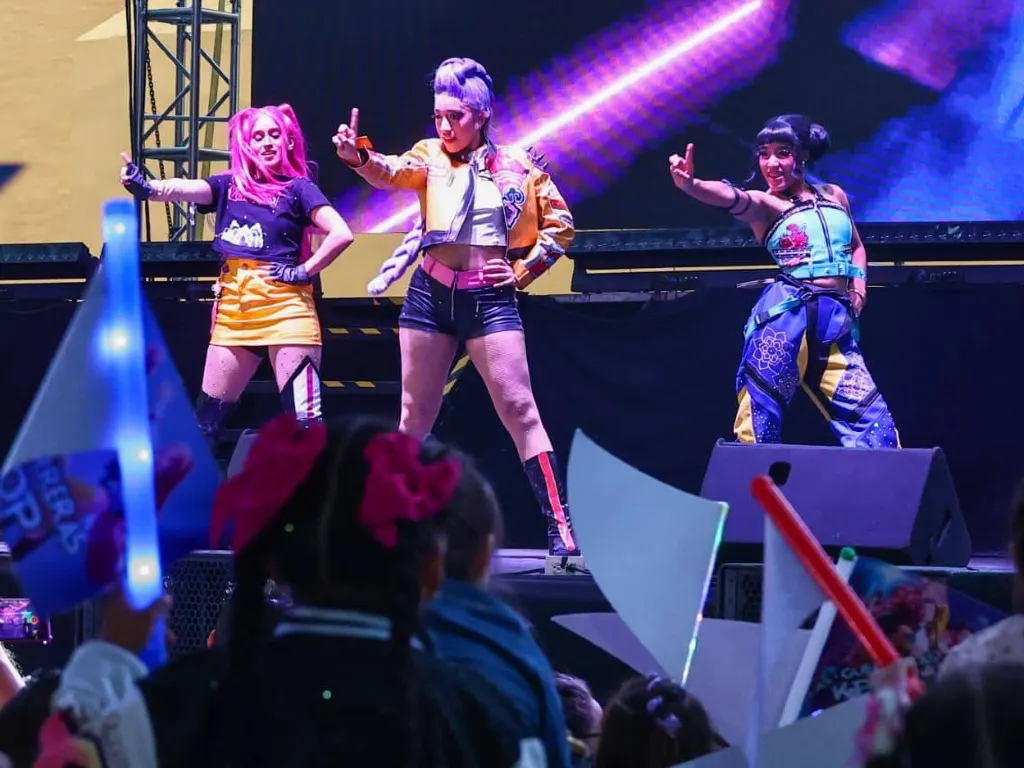 Disfrutan miles de niñas y niños del tributo a Las Guerreras K-Pop en la Feria Milenaria de Cholula