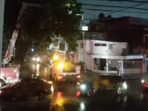 ¡Puebla se queda a oscuras! Lluvia provoca apagones y deja semáforos fuera de servicio