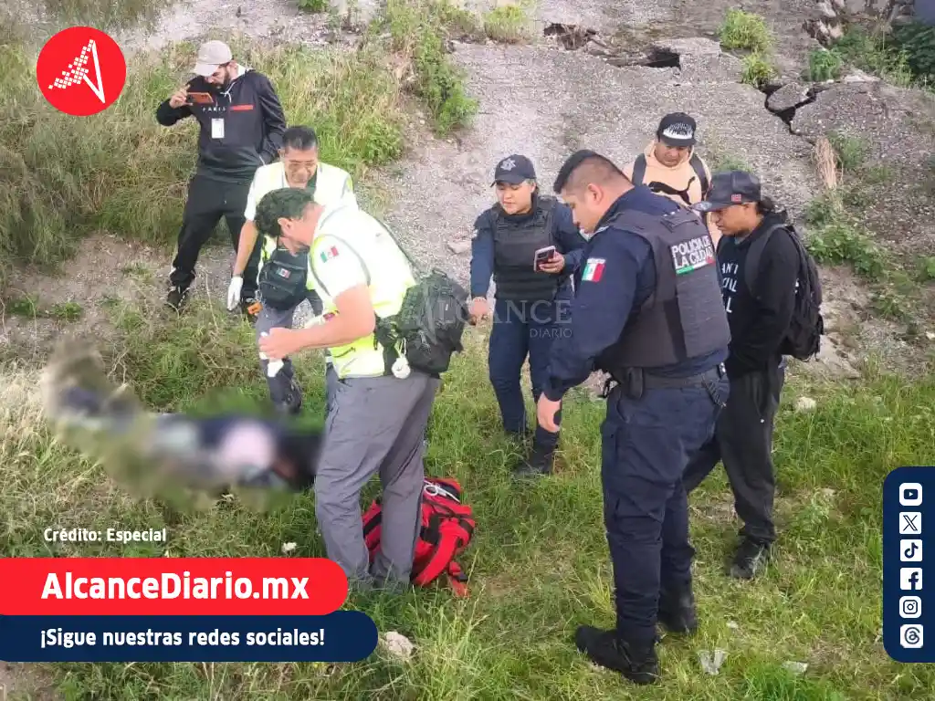 Hombre sobrevive tras caer del Periférico Ecológico en Puebla